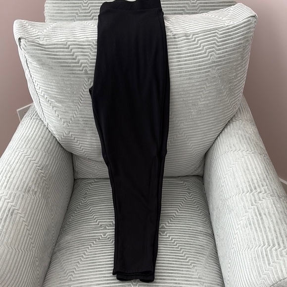 Torrid Black Leggings Sleek Stretchy Design/Fleece Interior Size 1= 14/16 - Picture 1 of 6